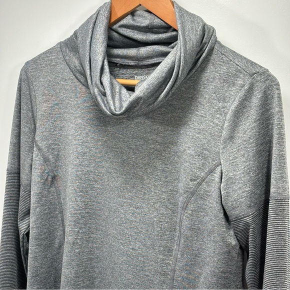 4/$25 Danskin Now fitted women’s Size M cowl neck Long-sleeve Dri-More - Picture 3 of 6